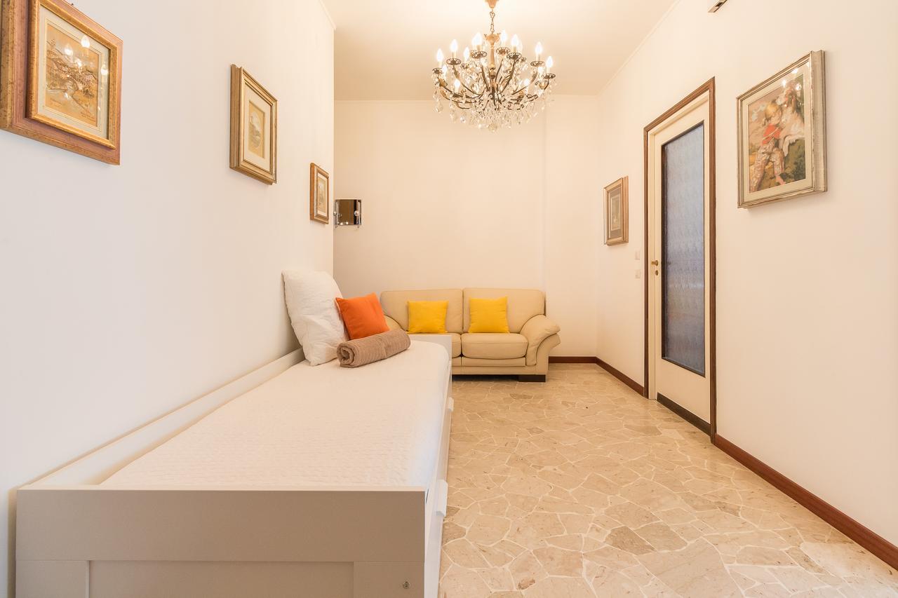 Appartement Alessia'S Flat- Sondrio M3 à Milan Extérieur photo
