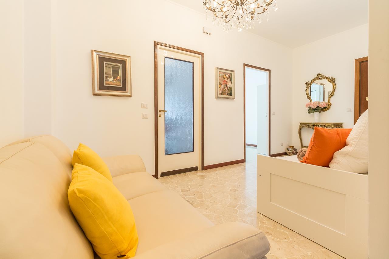 Appartement Alessia'S Flat- Sondrio M3 à Milan Extérieur photo