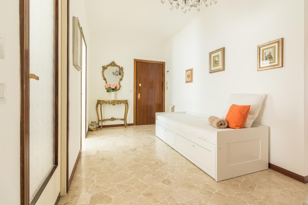 Appartement Alessia'S Flat- Sondrio M3 à Milan Extérieur photo