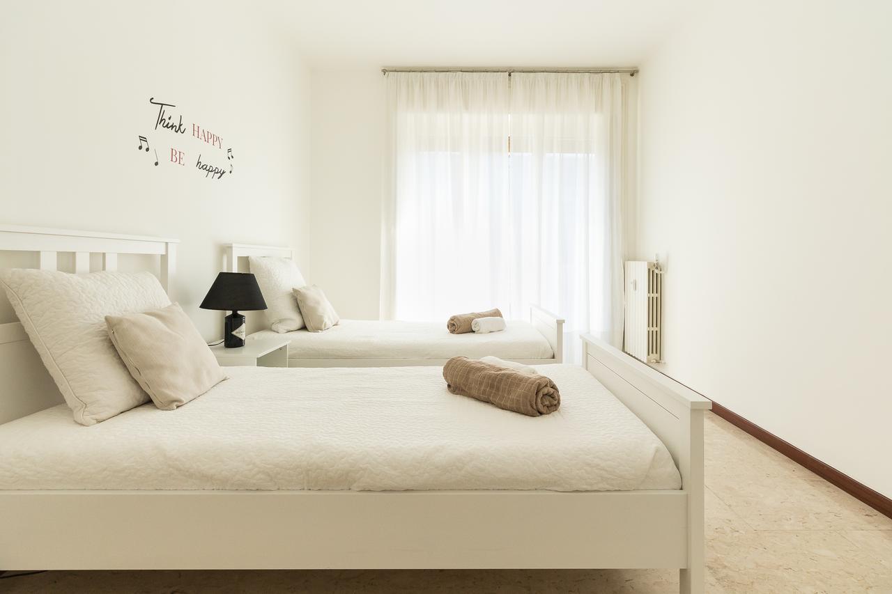 Appartement Alessia'S Flat- Sondrio M3 à Milan Extérieur photo